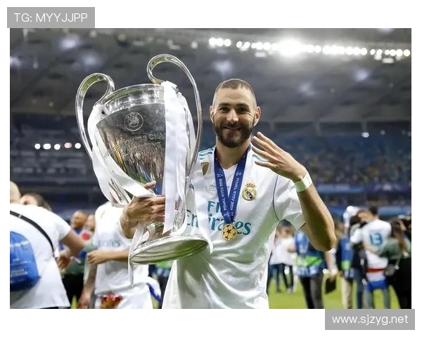 本泽马在皇马的传奇岁月与俱乐部历史轨迹的深远影响分析